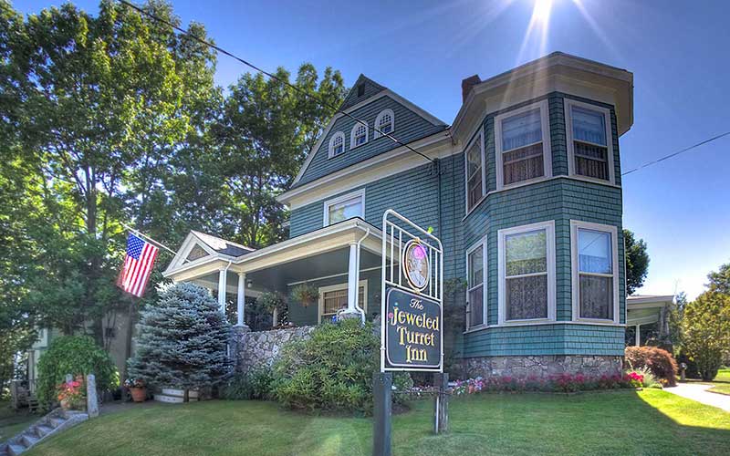 the jeweled turret inn in belfast maine